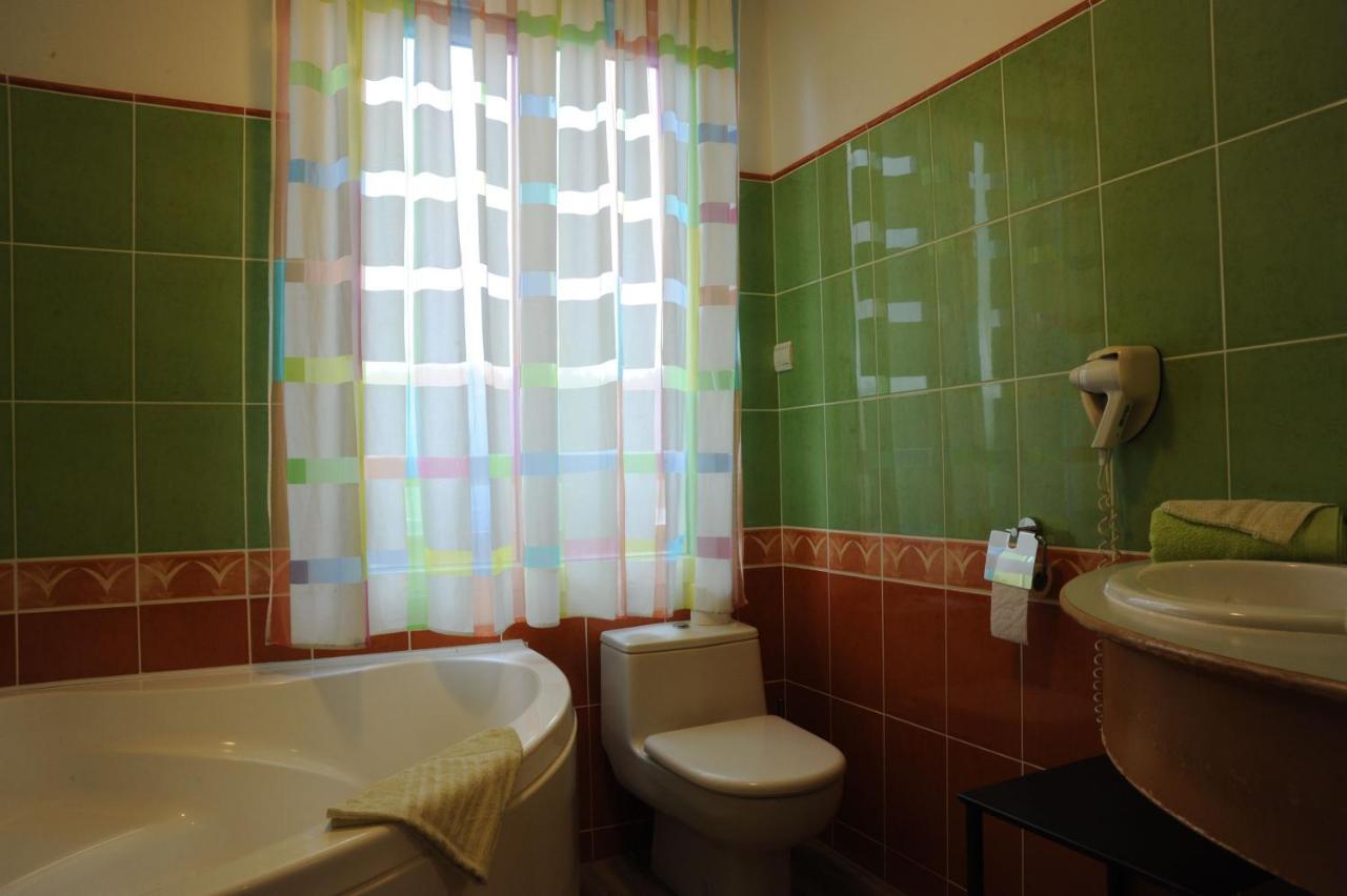 Hotel Du Lac Treignac Luaran gambar